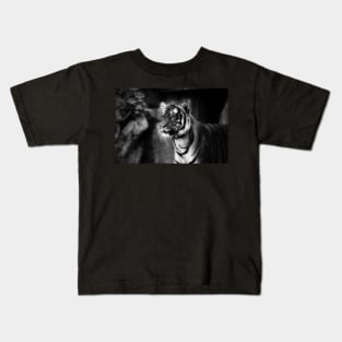 sebirian tiger, tiger black and white Kids T-Shirt